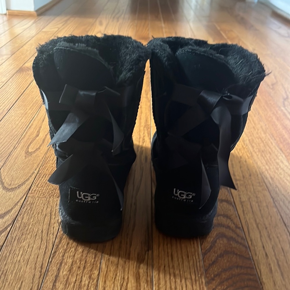 Black UGG Bailey boot
